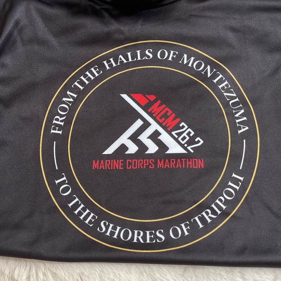 2021 Marine Corps Marathon mock turtleneck shirt. Unisex Small - Picture 4 of 5